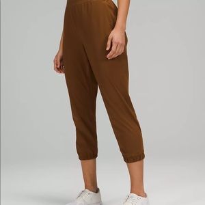 Lululemon Adapted State High-Rise Jogger Crop （size 10）never worn without tag